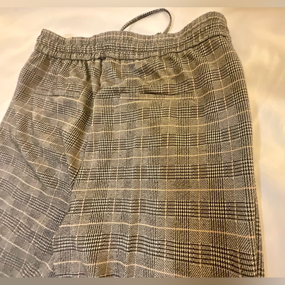 10$ or 2/15$
Classic Checkered Trousers - Black - Picture 4 of 7